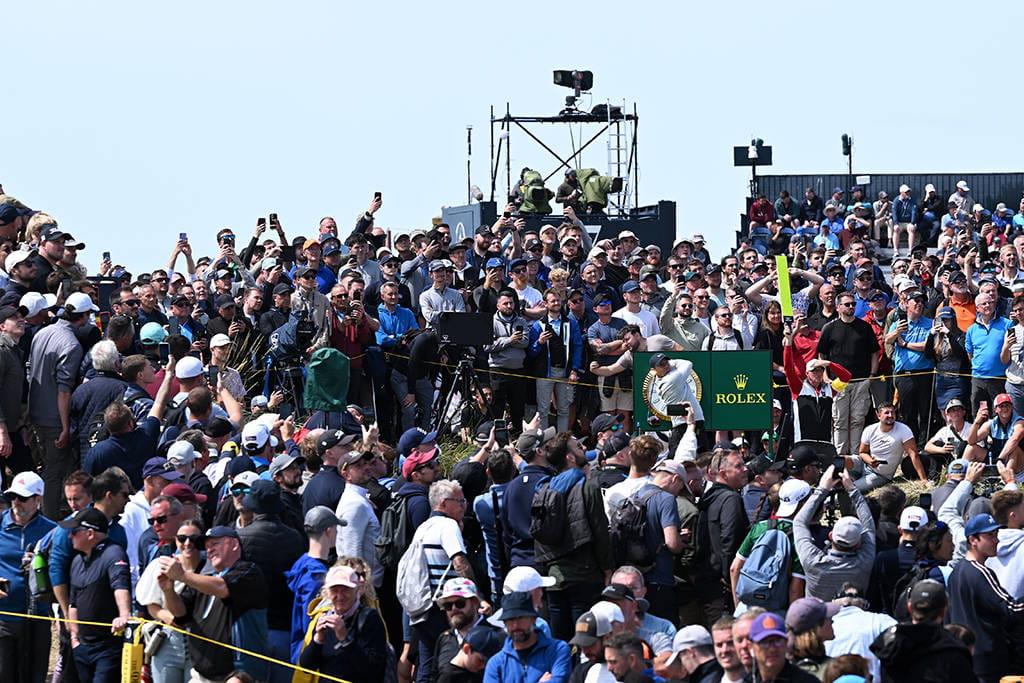 A huge crowd surrounds Rory McIlroy